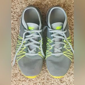 Nike size 7 women’s shoes